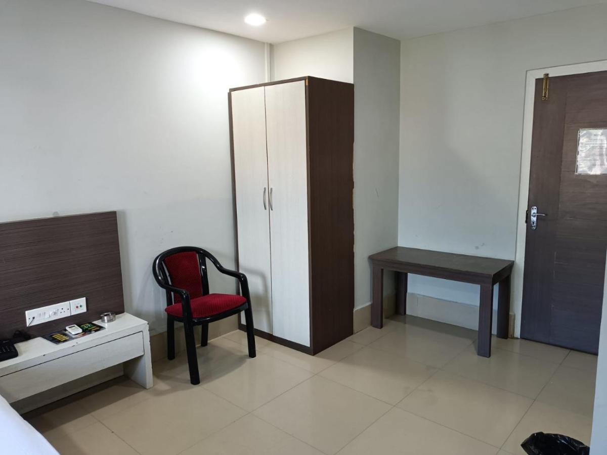 Kusum Hotel Dibrugarh Exterior foto