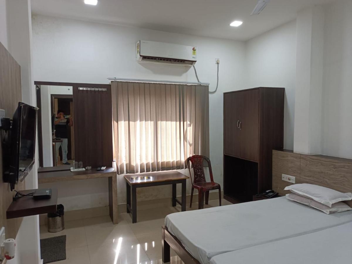 Kusum Hotel Dibrugarh Exterior foto