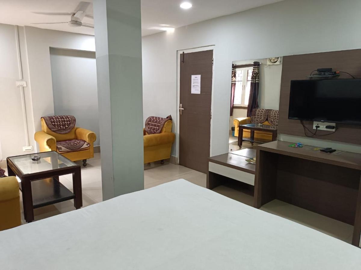 Kusum Hotel Dibrugarh Exterior foto