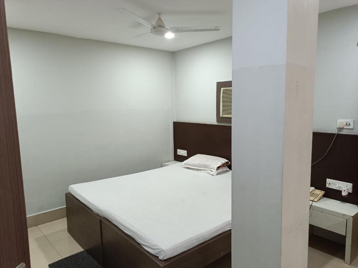 Kusum Hotel Dibrugarh Exterior foto
