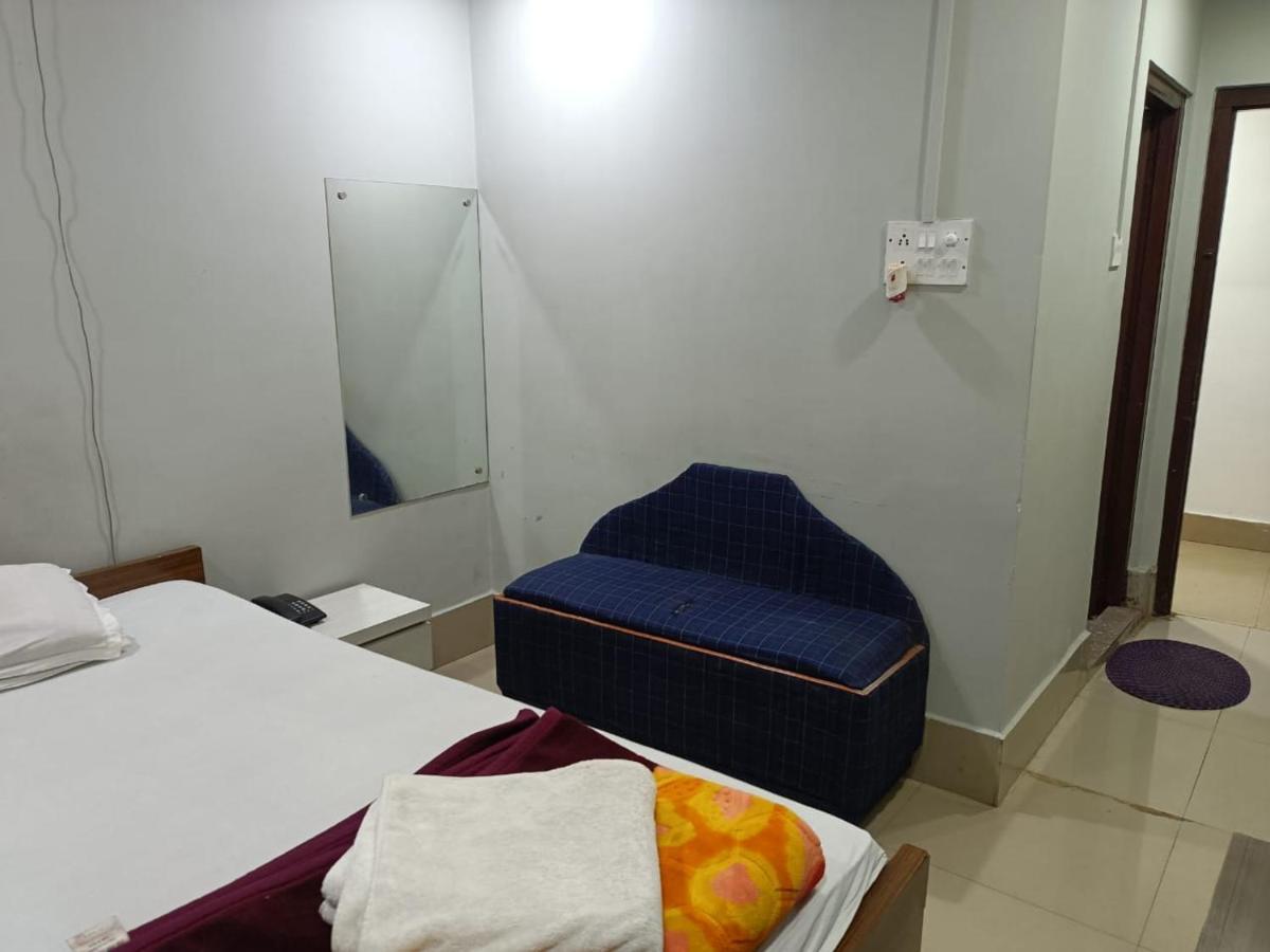 Kusum Hotel Dibrugarh Exterior foto