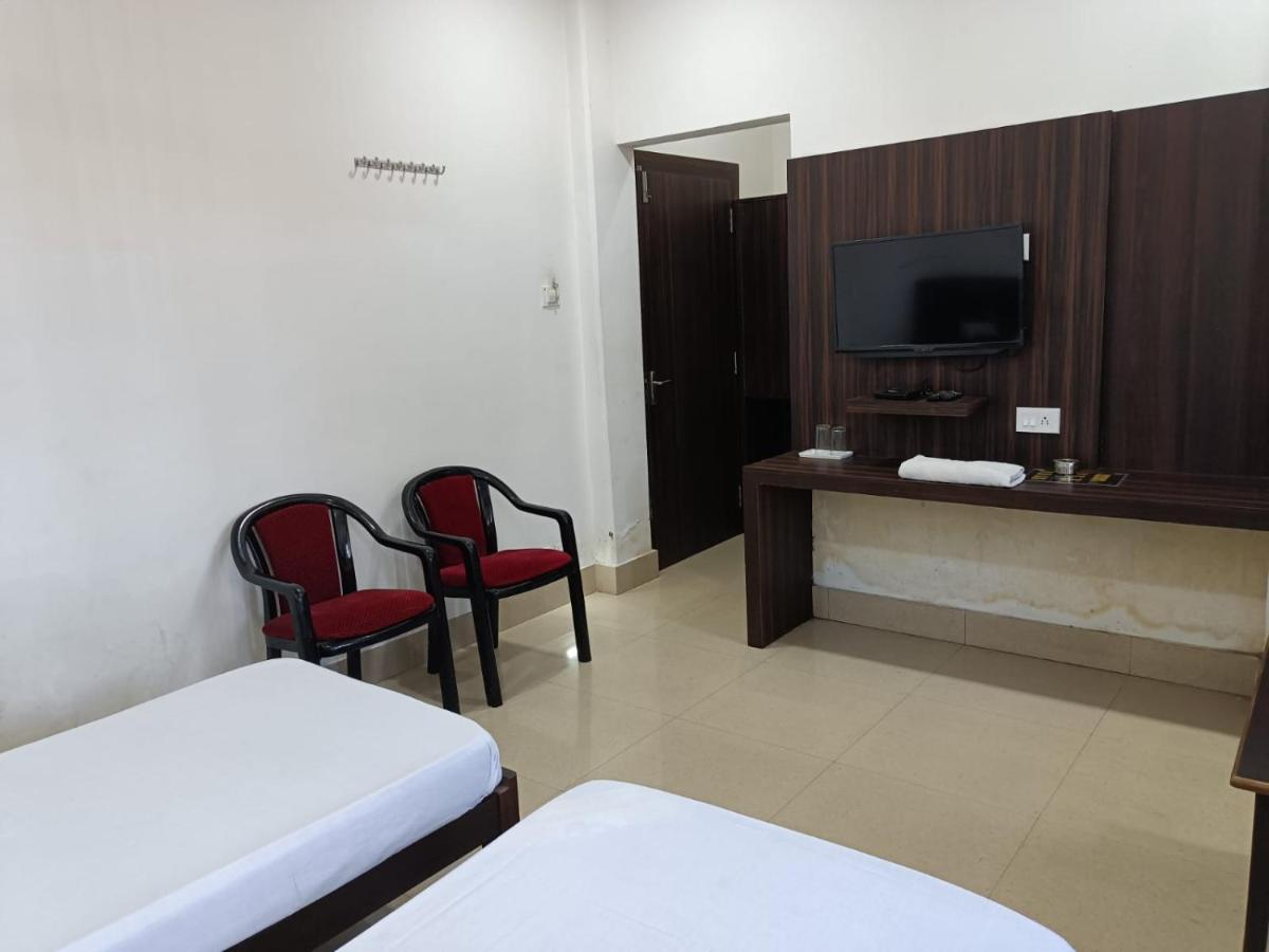 Kusum Hotel Dibrugarh Exterior foto