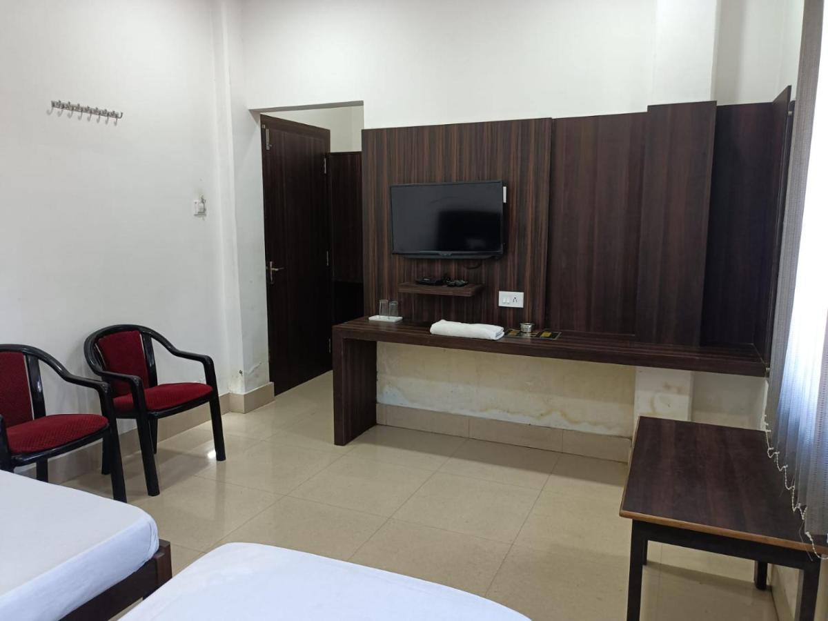 Kusum Hotel Dibrugarh Exterior foto