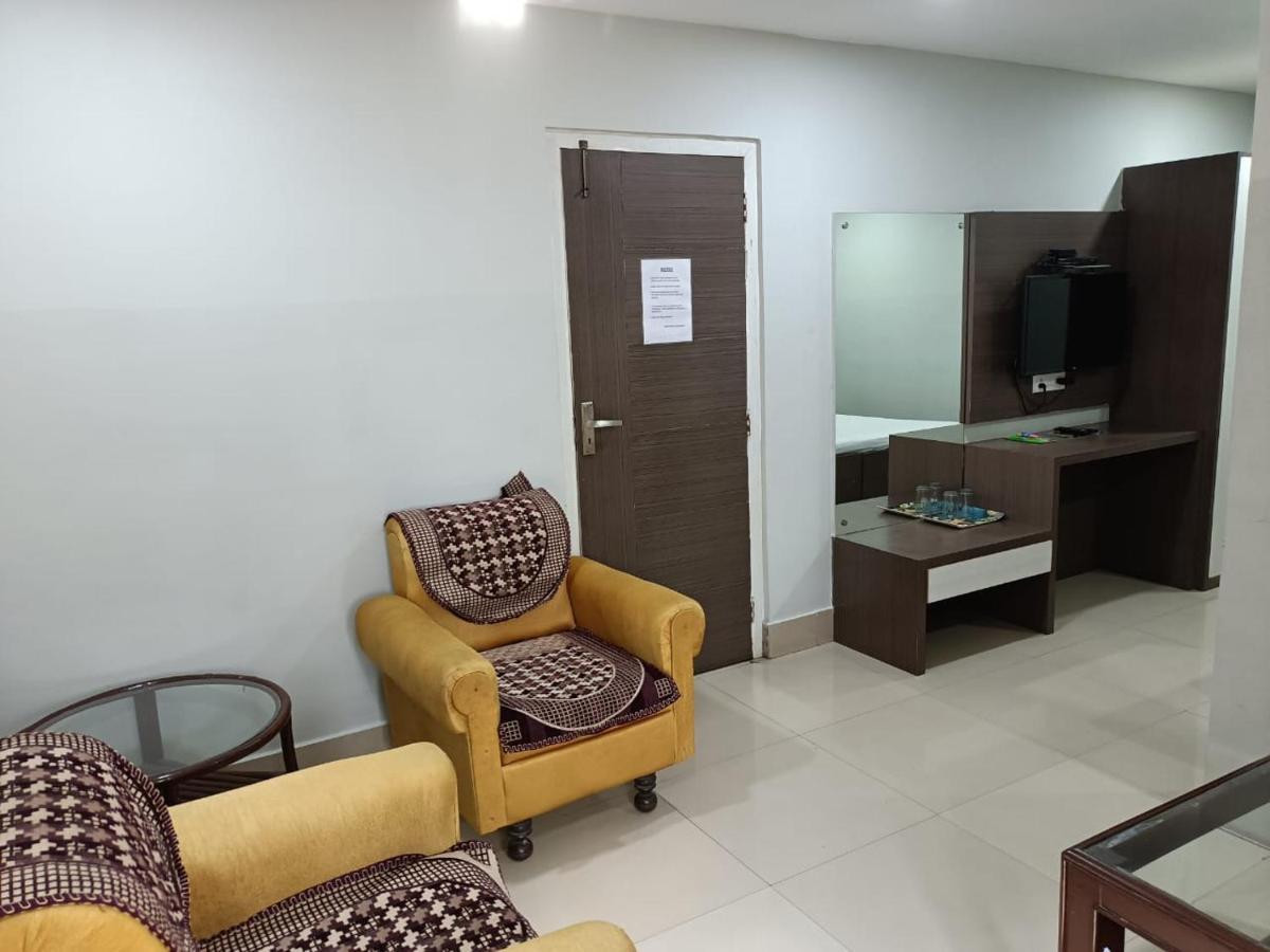 Kusum Hotel Dibrugarh Exterior foto