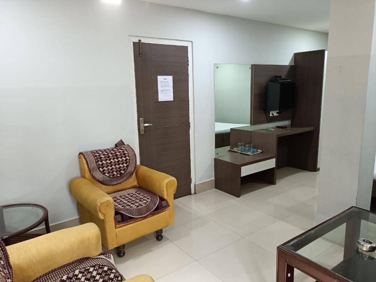 Kusum Hotel Dibrugarh Exterior foto