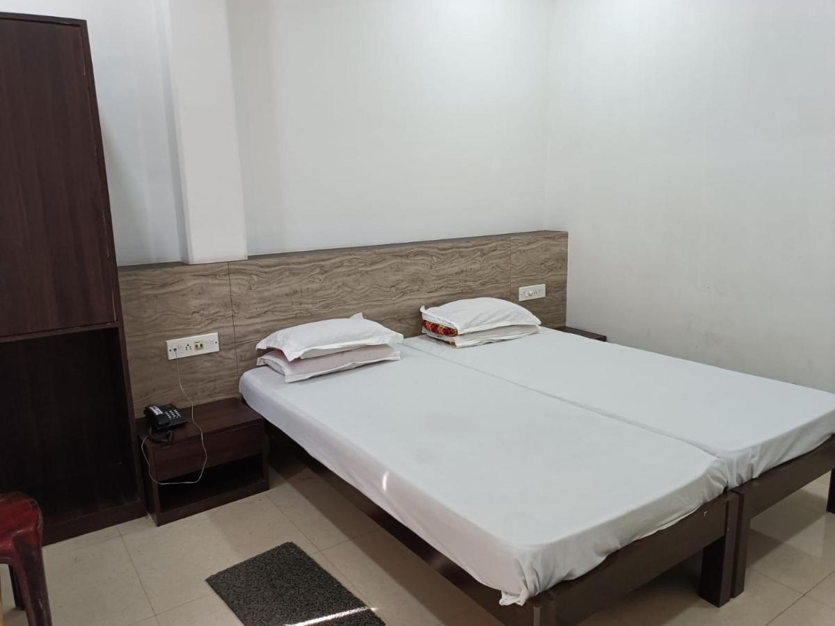 Kusum Hotel Dibrugarh Exterior foto