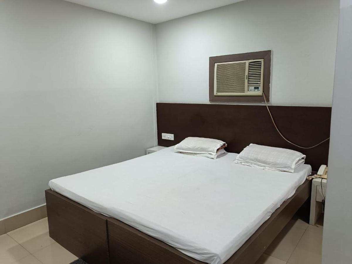 Kusum Hotel Dibrugarh Exterior foto