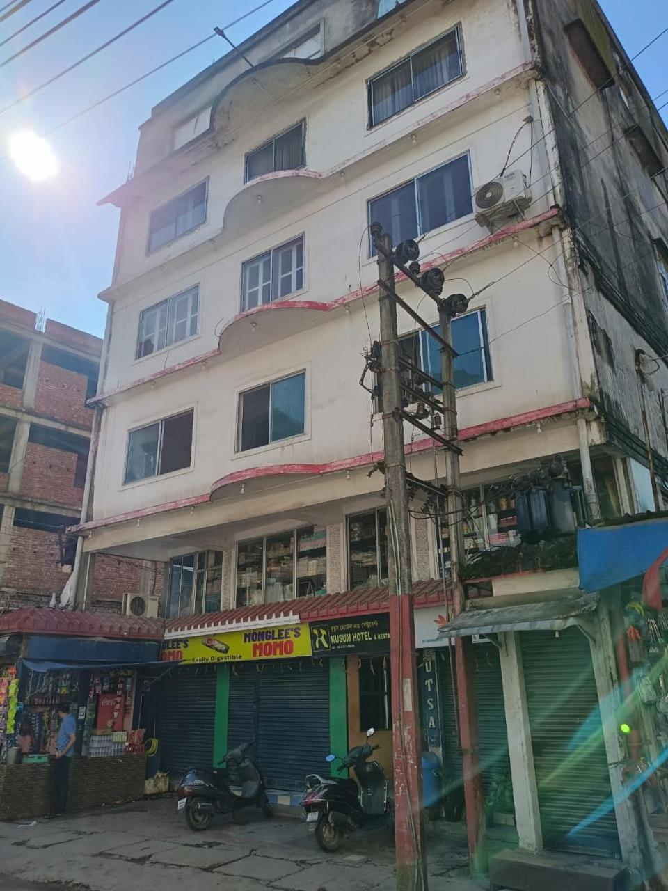 Kusum Hotel Dibrugarh Exterior foto